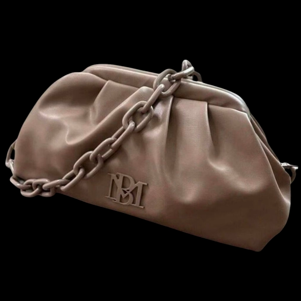 NEW✨Badgley Mischka✨ Clutch With Strap
